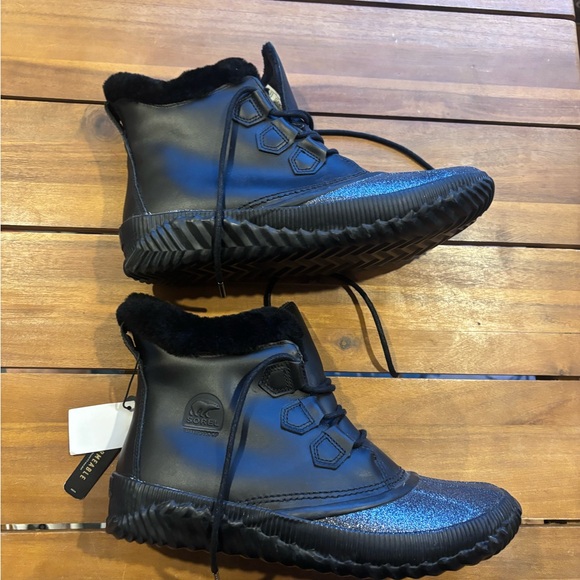 Sorel Women's Size 12 Sparkly NWT Black Booties - Picture 4 of 6